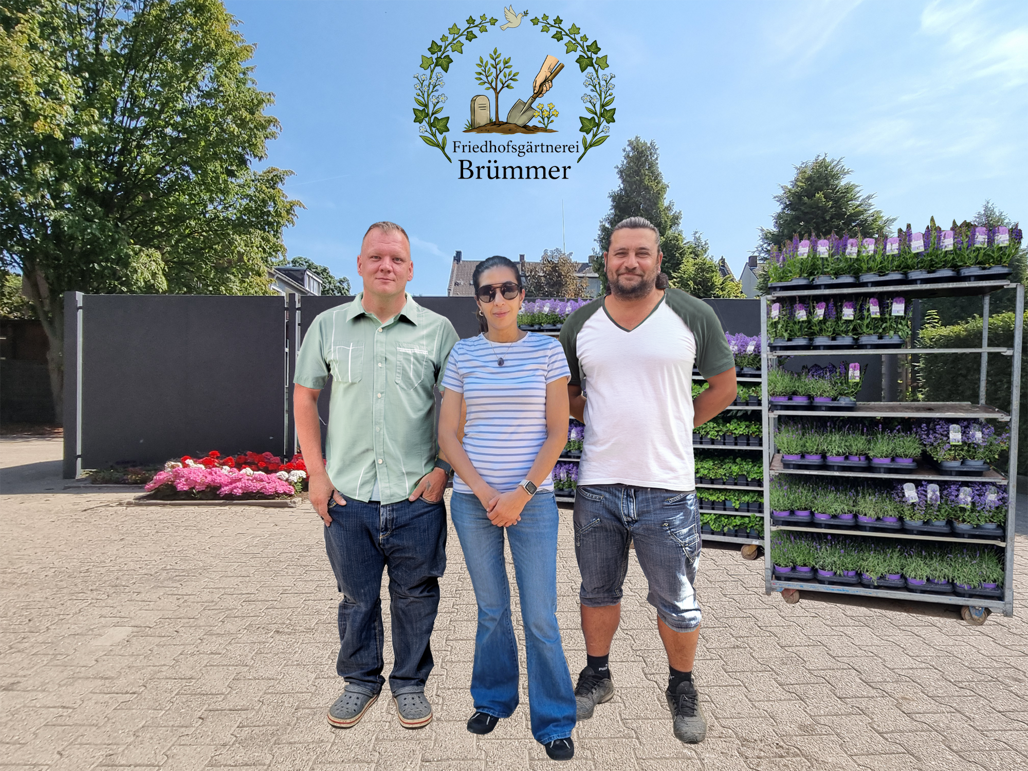 Maximilian Brümmer mit Team vor dem Betriebshof des Evangelischen Friedhofs Wanne-Mitte.