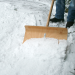 Schneeschieber der einen Weg vom Schneebefreit.